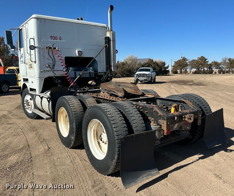 image for item LT9126 1993 White GMC WH  semi truck
