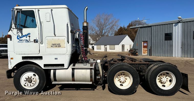 image for item LT9126 1993 White GMC WH  semi truck