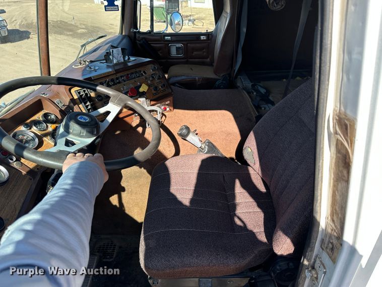 image for item LT9126 1993 White GMC WH  semi truck