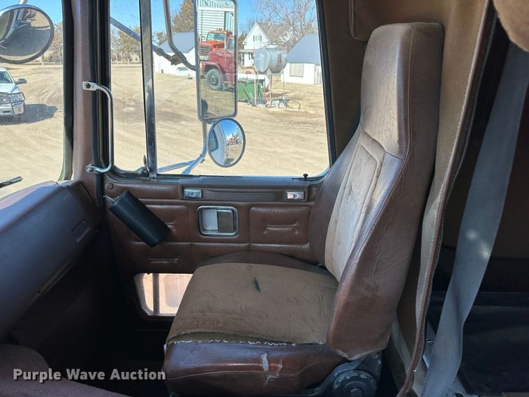 image for item LT9126 1993 White GMC WH  semi truck