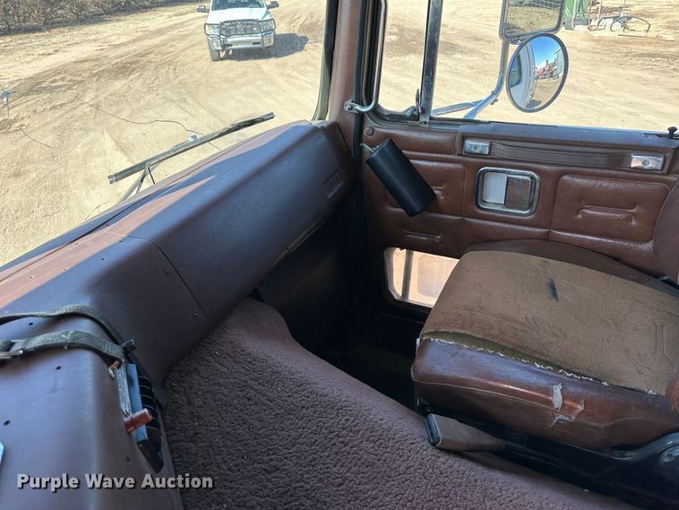 image for item LT9126 1993 White GMC WH  semi truck