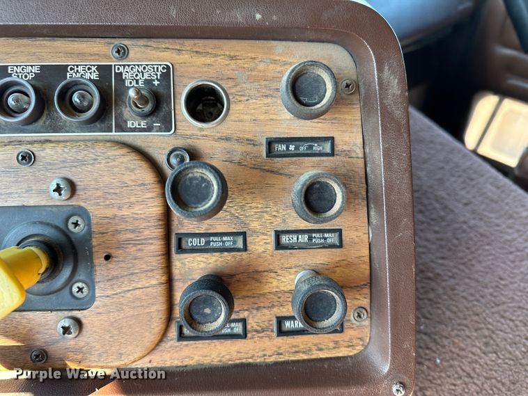 image for item LT9126 1993 White GMC WH  semi truck