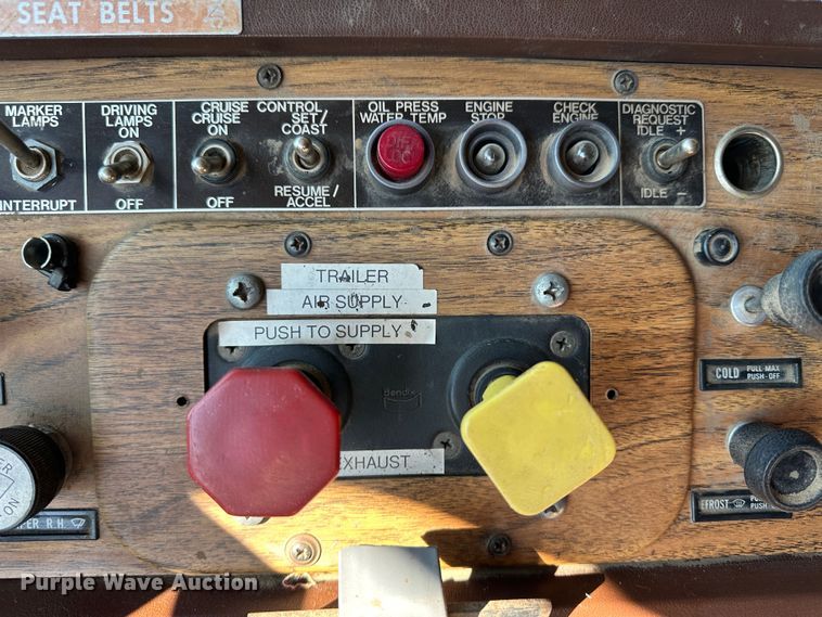 image for item LT9126 1993 White GMC WH  semi truck