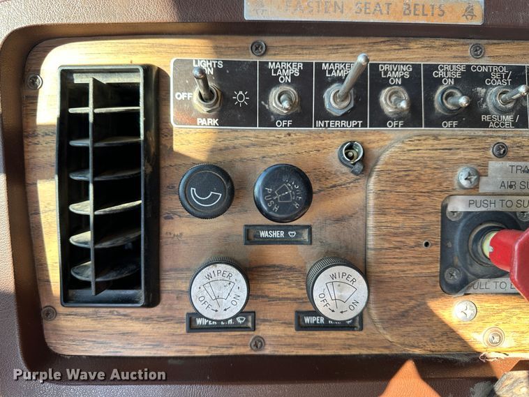 image for item LT9126 1993 White GMC WH  semi truck