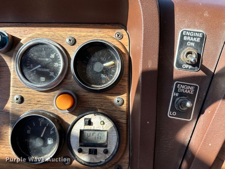 image for item LT9126 1993 White GMC WH  semi truck