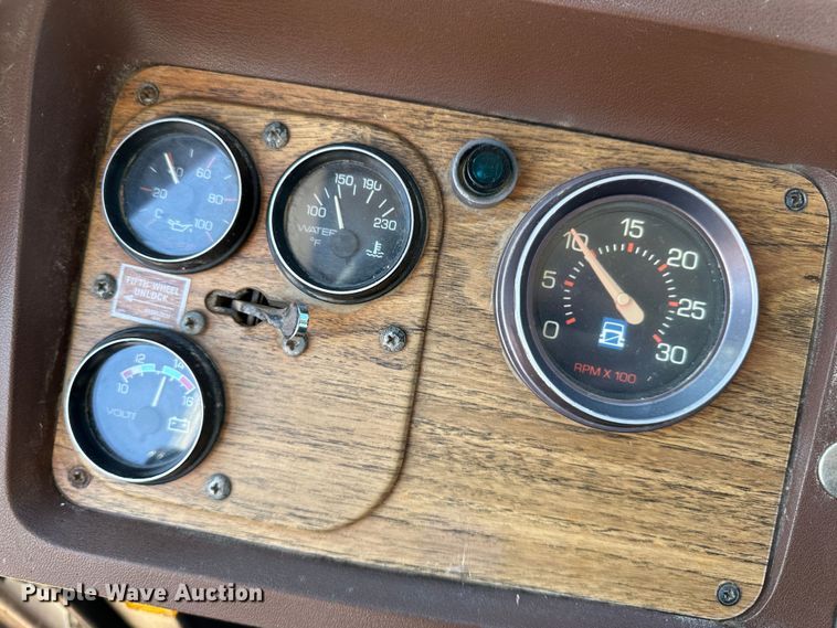 image for item LT9126 1993 White GMC WH  semi truck