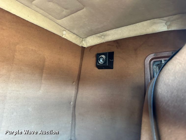 image for item LT9126 1993 White GMC WH  semi truck