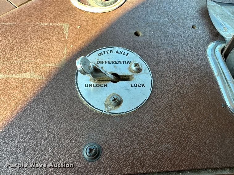 image for item LT9126 1993 White GMC WH  semi truck