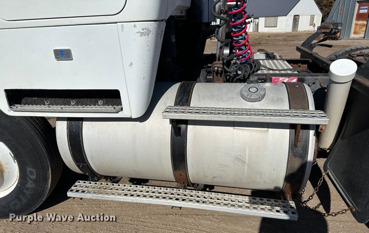 image for item LT9126 1993 White GMC WH  semi truck