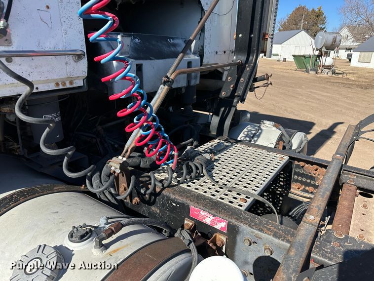 image for item LT9126 1993 White GMC WH  semi truck