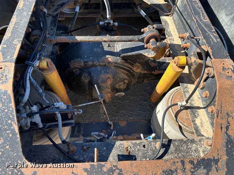 image for item LT9126 1993 White GMC WH  semi truck