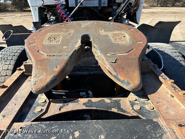 image for item LT9126 1993 White GMC WH  semi truck