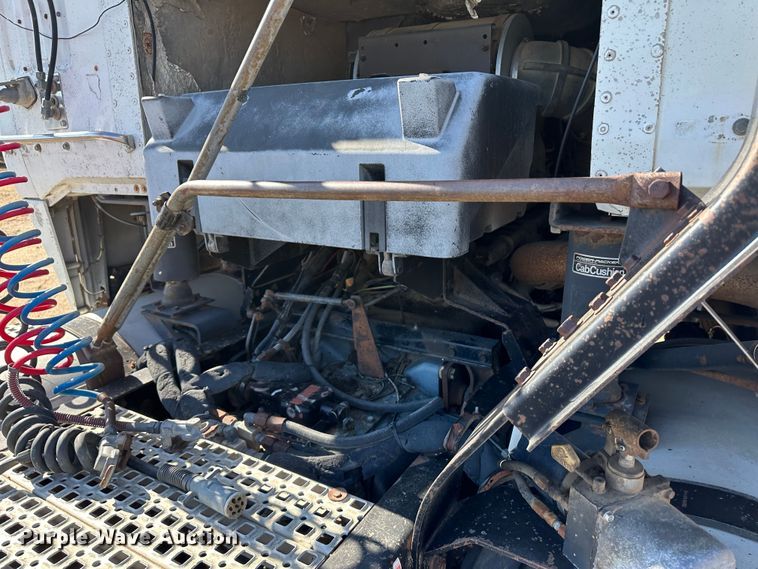 image for item LT9126 1993 White GMC WH  semi truck