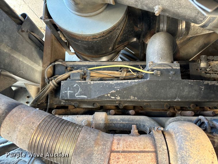 image for item LT9126 1993 White GMC WH  semi truck