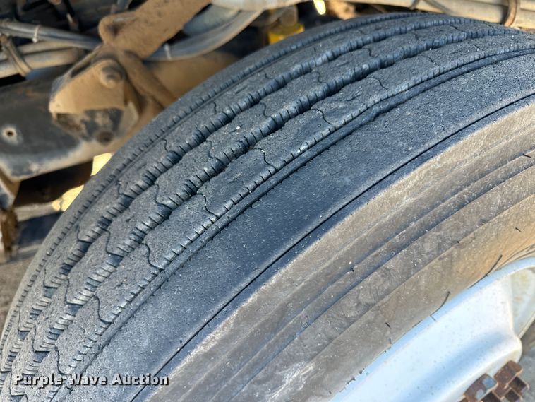 image for item LT9126 1993 White GMC WH  semi truck