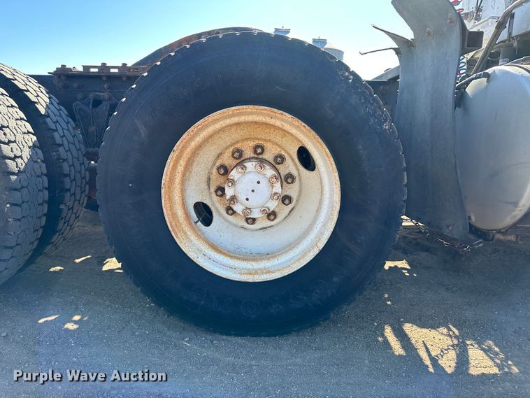 image for item LT9126 1993 White GMC WH  semi truck