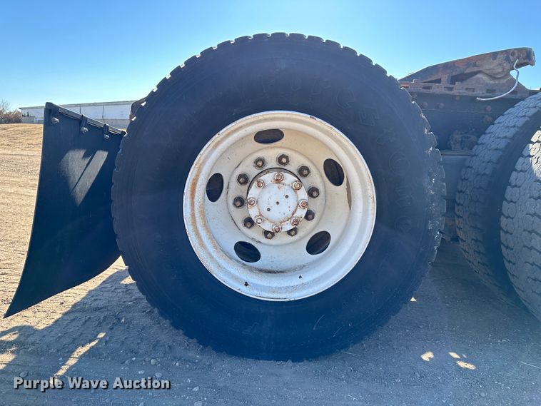 image for item LT9126 1993 White GMC WH  semi truck