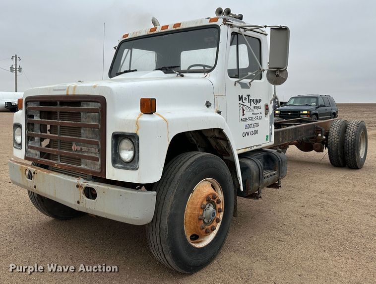 image for item LT9135 1989 International 1955  truck cab and chassis
