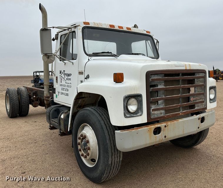 image for item LT9135 1989 International 1955  truck cab and chassis