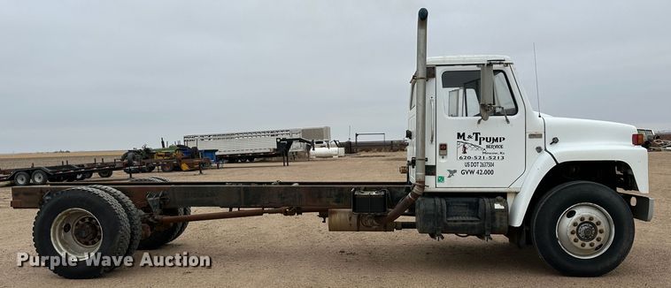 image for item LT9135 1989 International 1955  truck cab and chassis