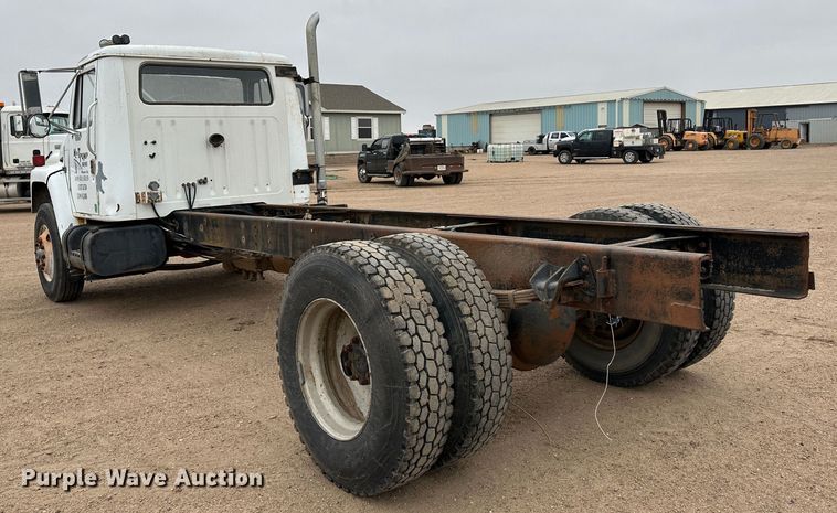 image for item LT9135 1989 International 1955  truck cab and chassis