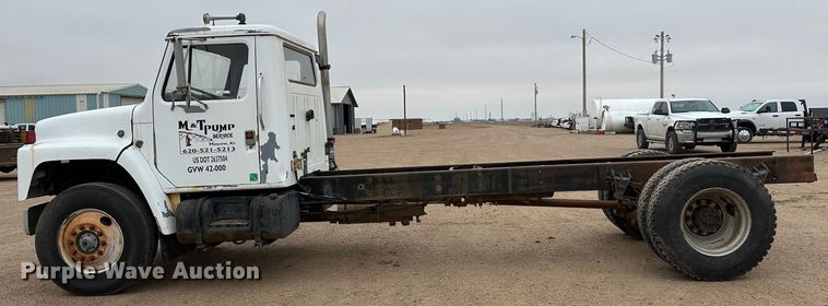 image for item LT9135 1989 International 1955  truck cab and chassis