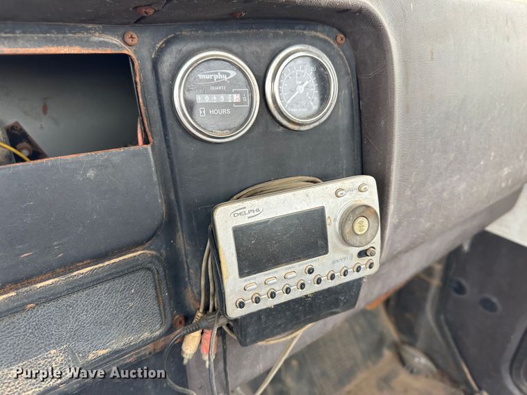 image for item LT9135 1989 International 1955  truck cab and chassis