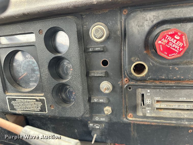 image for item LT9135 1989 International 1955  truck cab and chassis