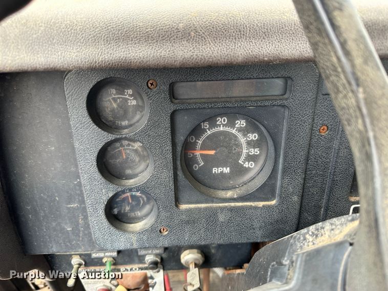 image for item LT9135 1989 International 1955  truck cab and chassis