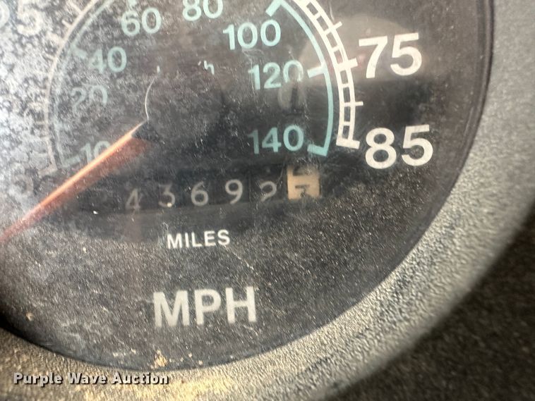 image for item LT9135 1989 International 1955  truck cab and chassis