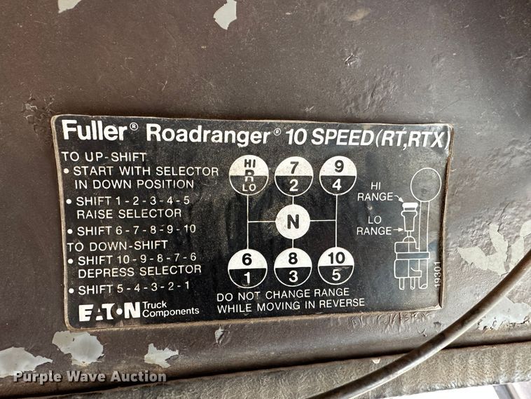 image for item LT9135 1989 International 1955  truck cab and chassis