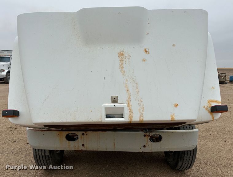 image for item LT9135 1989 International 1955  truck cab and chassis