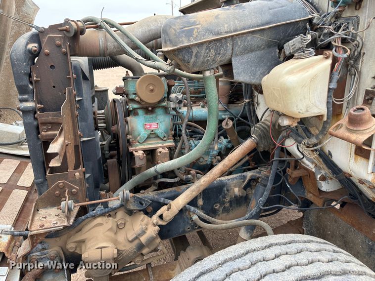 image for item LT9135 1989 International 1955  truck cab and chassis