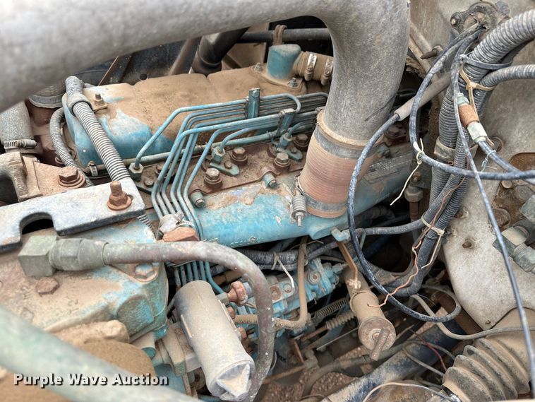 image for item LT9135 1989 International 1955  truck cab and chassis