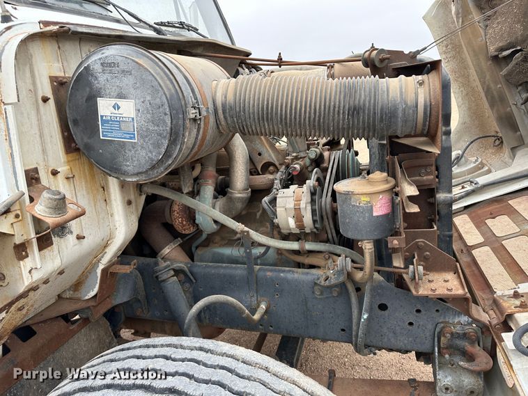 image for item LT9135 1989 International 1955  truck cab and chassis