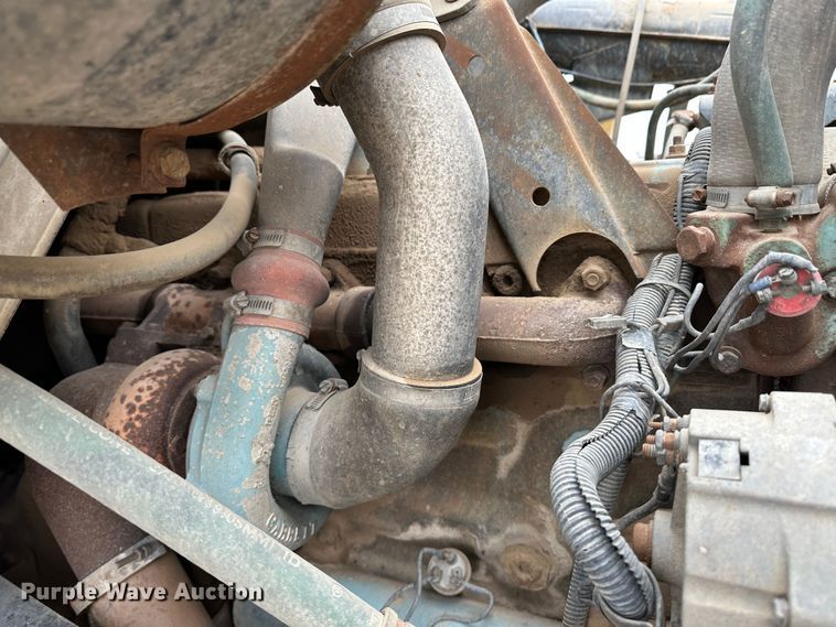 image for item LT9135 1989 International 1955  truck cab and chassis