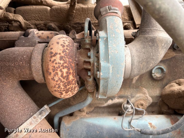 image for item LT9135 1989 International 1955  truck cab and chassis