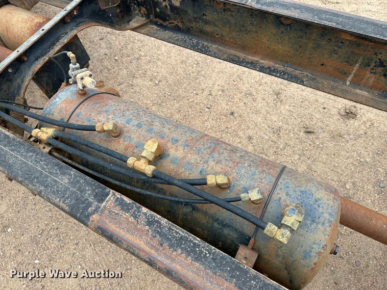 image for item LT9135 1989 International 1955  truck cab and chassis