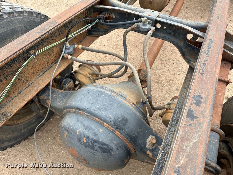 image for item LT9135 1989 International 1955  truck cab and chassis