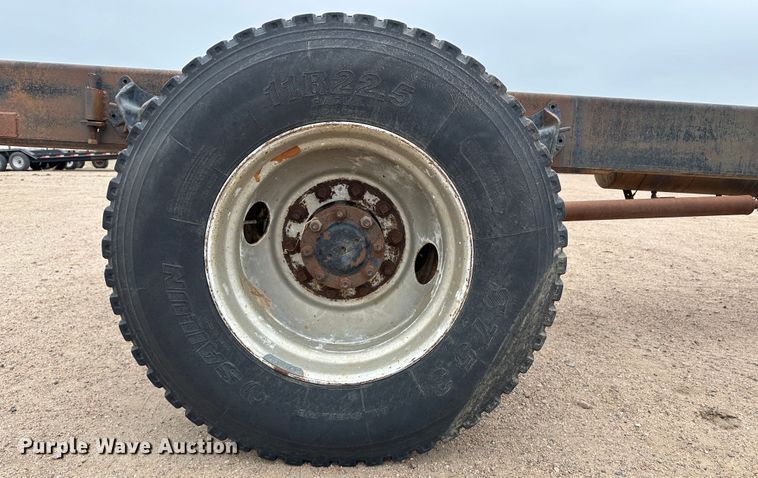 image for item LT9135 1989 International 1955  truck cab and chassis