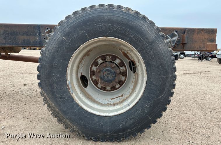 image for item LT9135 1989 International 1955  truck cab and chassis