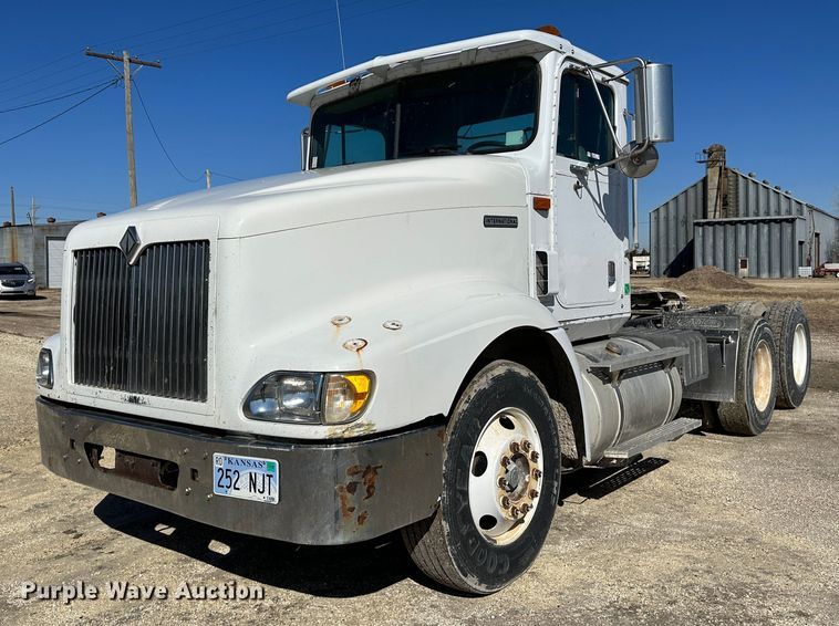 image for item LT9539 1999 International 9400  semi truck