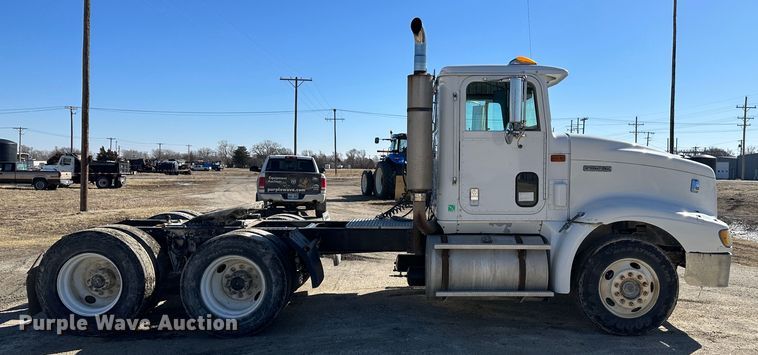 image for item LT9539 1999 International 9400  semi truck