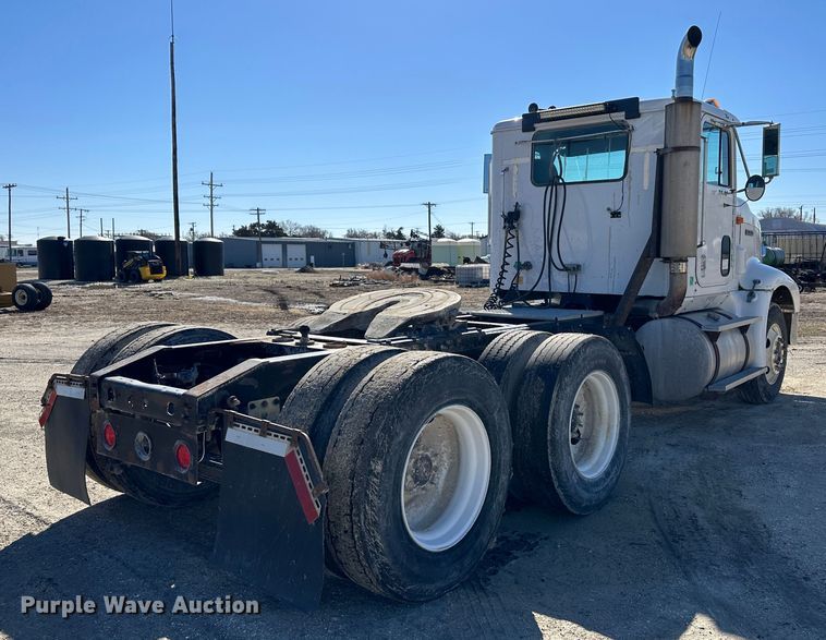 image for item LT9539 1999 International 9400  semi truck