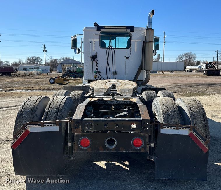 image for item LT9539 1999 International 9400  semi truck