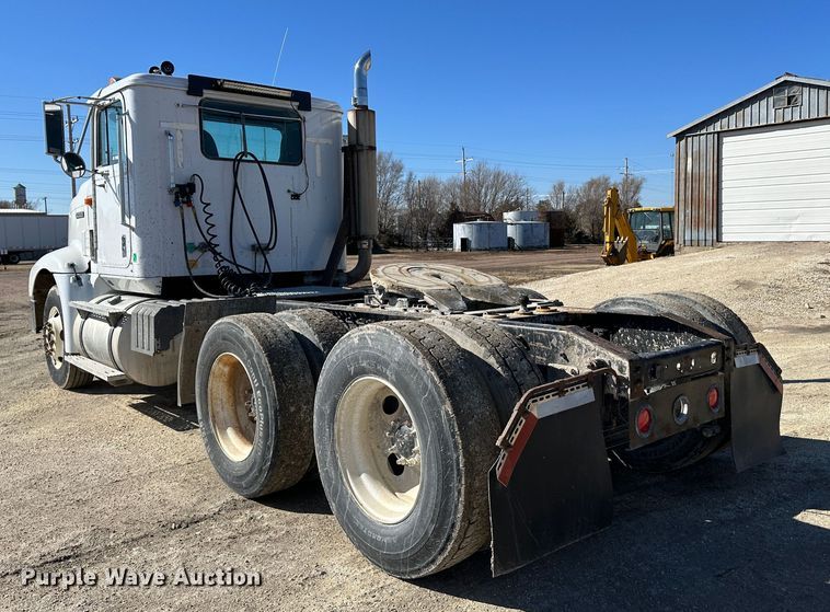 image for item LT9539 1999 International 9400  semi truck