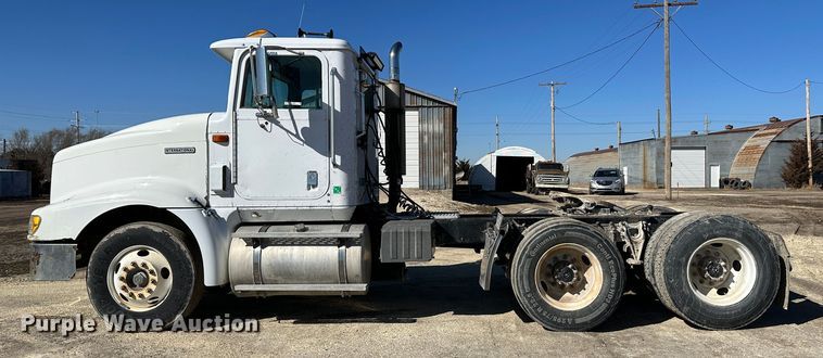 image for item LT9539 1999 International 9400  semi truck