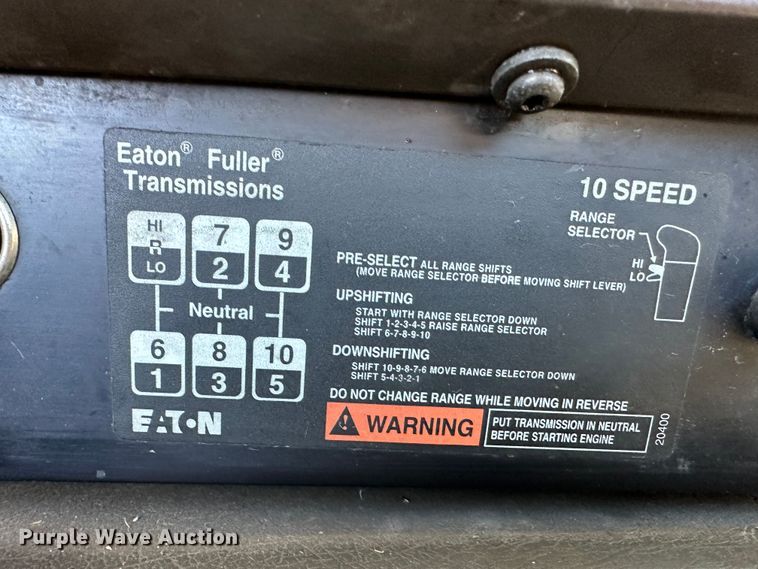 image for item LT9539 1999 International 9400  semi truck