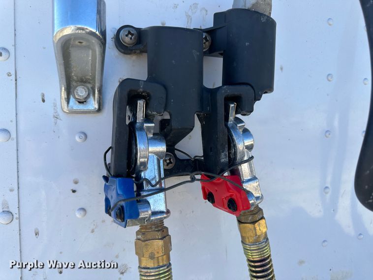 image for item LT9539 1999 International 9400  semi truck