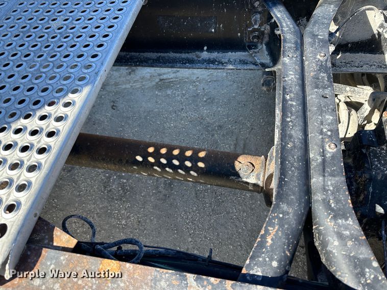image for item LT9539 1999 International 9400  semi truck